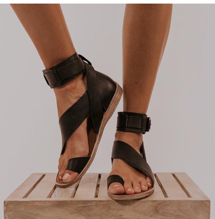 Mu Open-Toe Flat Sandals