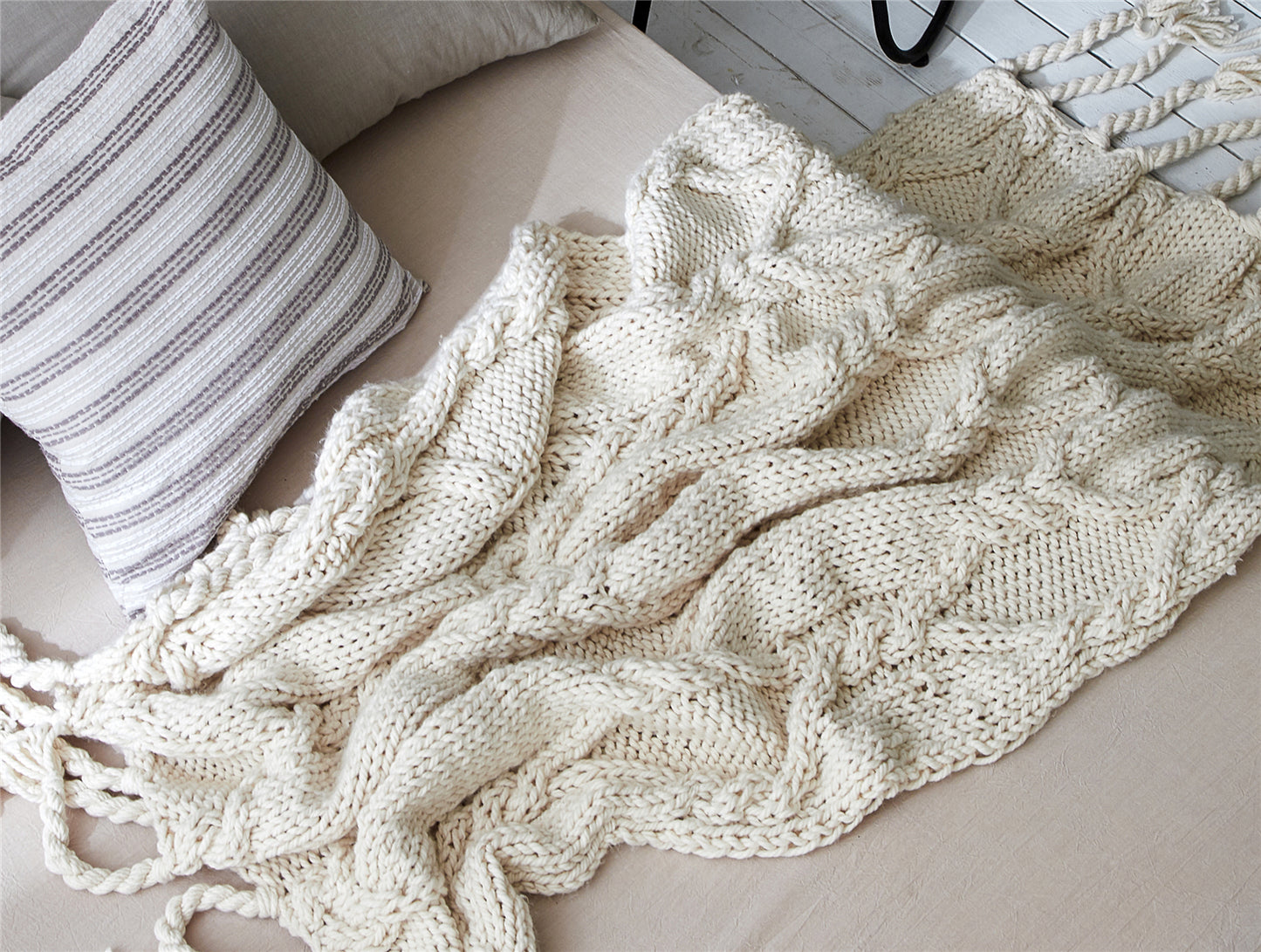 REGINA Chunky Knit Blanket Beige Soft Tassel