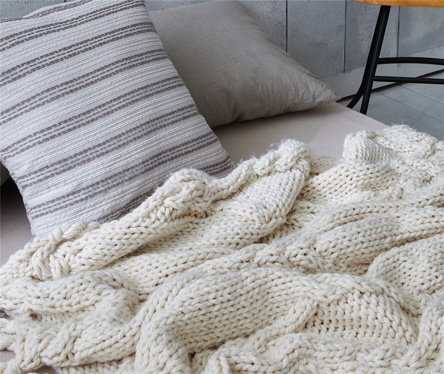 REGINA Chunky Knit Blanket Beige Soft Tassel